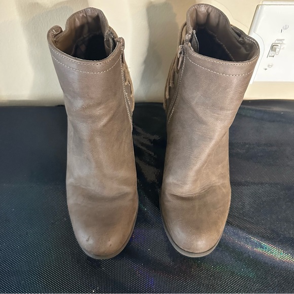 Madden Girl brown Deliite heeled ankle bootie with side zipper size 7.5M!! - Picture 2 of 8